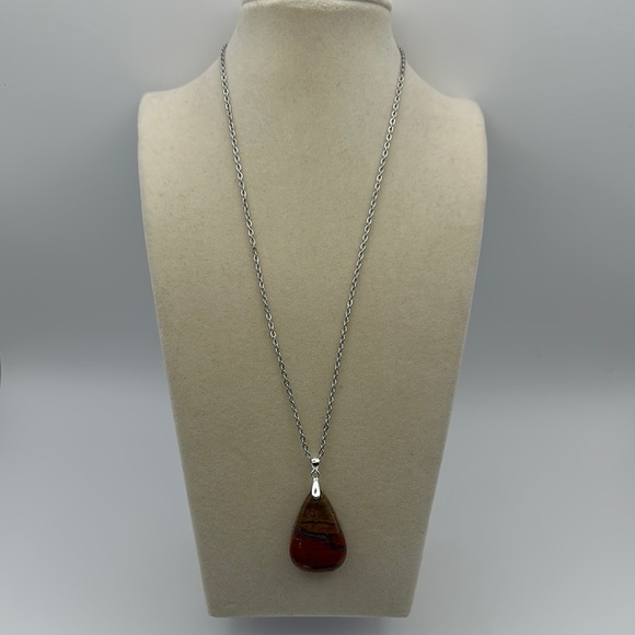 Warring State Agate Pendant Necklace - Picture 2 of 9